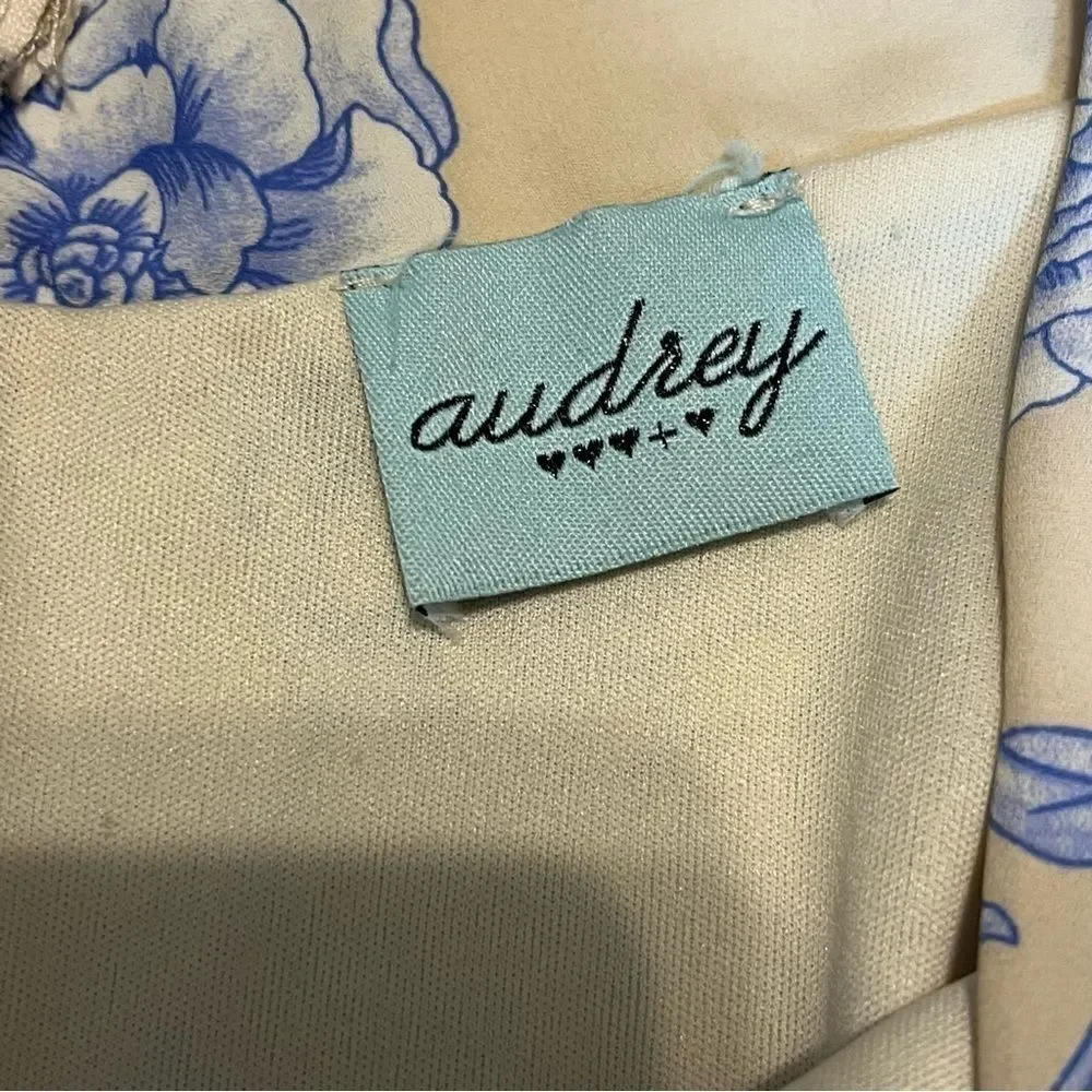 Audrey 3+1 Blue & White Floral Print Skirt